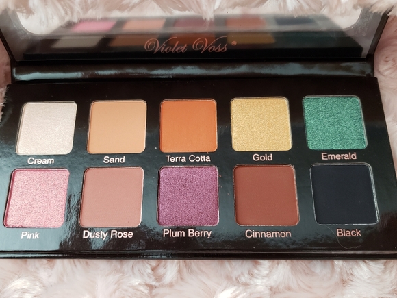 Violet Voss Essentials Eyeshadow Palette - Picture 4 of 4